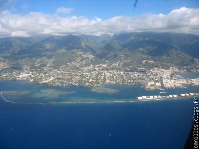 survol au départ de l'ile de tahiti, papeete