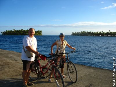 alain et marijo promenade sur l'atoll